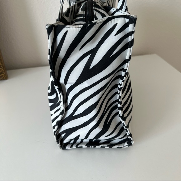 Vintage Zebra Print Guess Bag - Picture 4 of 6